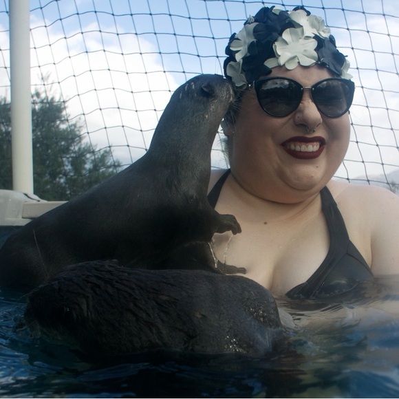 Posh Ambassador - Picture 12 of 12